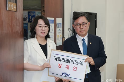 與, '5.18 폄훼' 이진숙 징계안 제출…"도저히 용납 안돼"