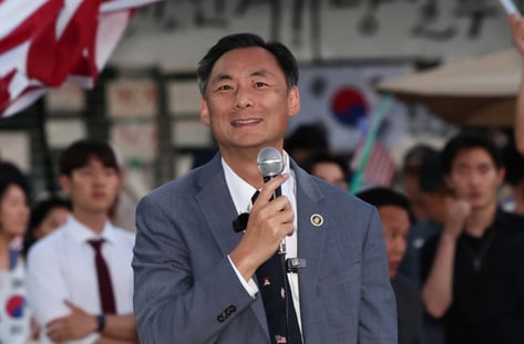 [단독]"출국정지 풀어달라" 모스 탄 신청 또 기각…변호인단 전원 해임