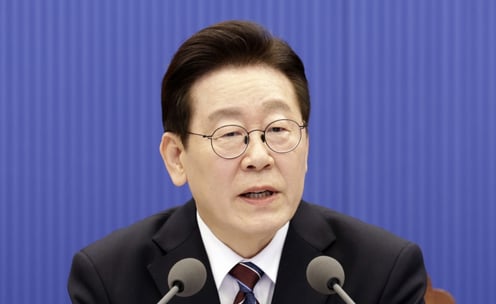 이재명 대통령 지지율 64%...지난해 7월 이후 최고치 기록