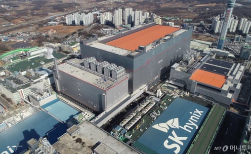 달러로 '몸값' 재평가 받는다…美 증시 입성 도전에 '100만닉스' 탈환