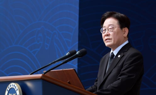 李대통령 지지율 '소폭 하락' 65%…민주 46%·국힘 19%