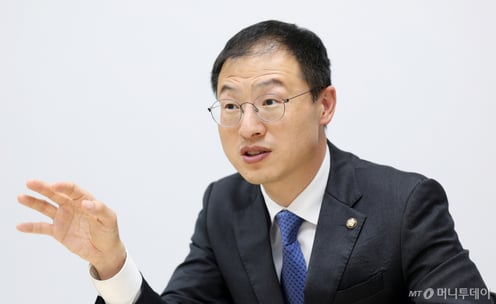 [인터뷰]김상욱 "울산 시민 단일화 원해…조국 걸림돌 안 된다"