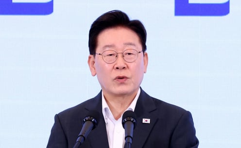 李대통령 지지율, 취임후 첫 30%대…"부동산 민심악화·與 내부 갈등"