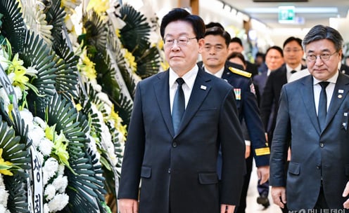 李대통령 지지율 2.1%P 오른 37.3%…민생 드라이브에 반등