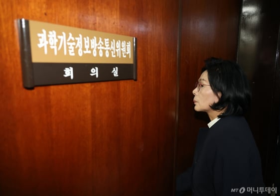 국민의힘, 'MBC 보도본부장 퇴장' 최민희 고발…"보도의 자유에 위배" 썸네일