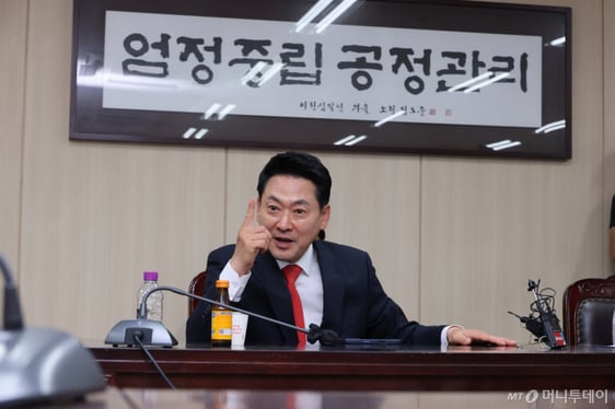 초유의 '투표용지 부족 사태'에…野 "국정조사·특검·탄핵 불사" 썸네일