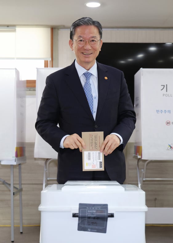 정성호 법무장관 "투표용지 부족 사태, 진상 규명 및 책임 추궁해야" 썸네일