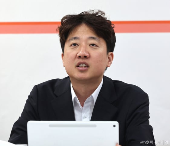이준석 "일베 탱크로 밀겠다는 최욱, 대통령이 퇴출 선언해야" 썸네일