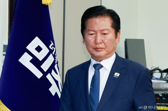 정청래 "국민은 영원하고 정권은 짧다…항상 국민 마음·민심 살필 것" 썸네일