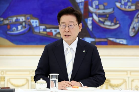 李대통령, 지지율 하락에 "국민들께 죄송…냉정한 평가 겸허히" 썸네일
