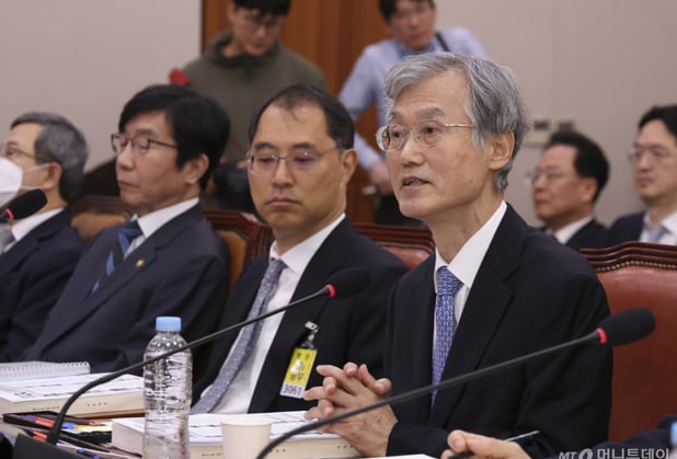 '대법원장 이석' 놓고 고성 오간 법사위...대법관 제청·업무추진비 적극 해명한 조희대
