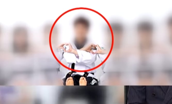 "흑백놀이 하자" 태권도관장, 여초등생 안대 씌워 성폭력…휴대폰 속 끔찍 영상 썸네일