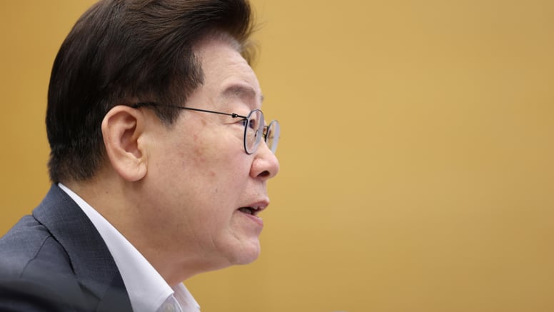 이 대통령 "부패 청산에 여야와 네 편 내 편 없어..엄정하게 정리"