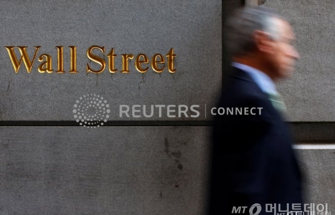 "미국 주식 이제 비싸"…월가 자금 '탈미국' 시작됐다