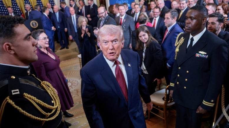 트럼프 역대 최저치 그 후…美 갤럽, 80년 해온 '이 조사' 접는다