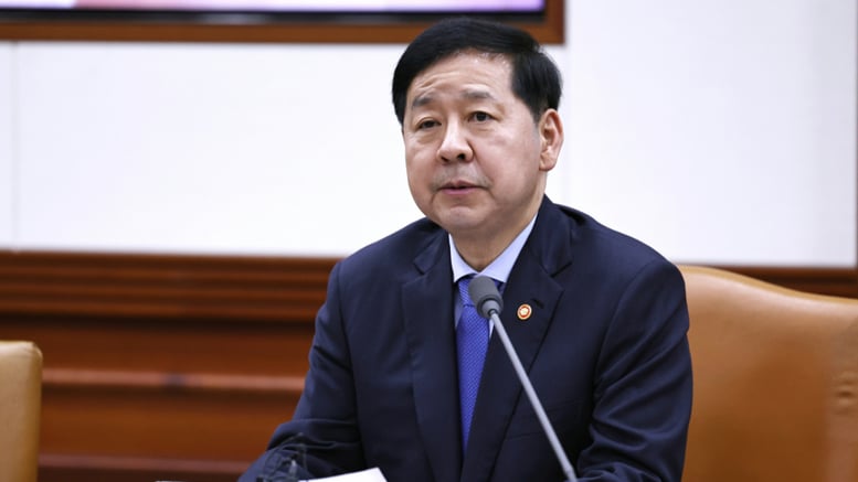 구윤철, 주유소에 "낮은 최고가격때 들여온 재고물량, 종전 판매가 유지해달라"