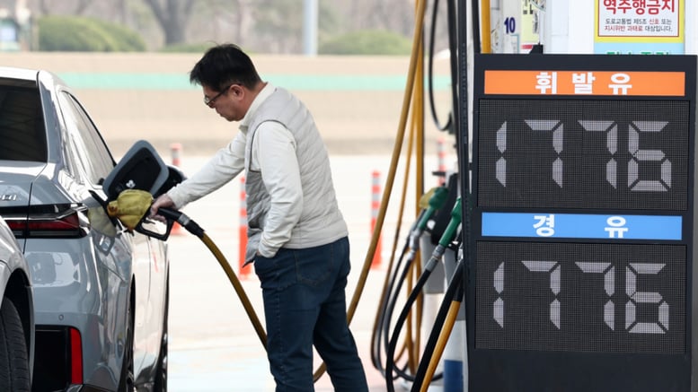 2차 최고가격 첫날 주유소 '셋 중 하나' 올랐다  …"폭리시 무관용 대응"