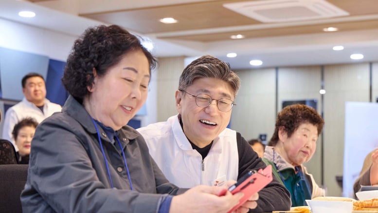 창립기념일은 '다시 듣는 날'…취임 직후 고객부터 찾은 정재헌