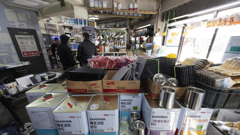 "그 돈으론 못해요" 2주만에 견적 올랐다...본드도 부족, 인테리어 '비상'