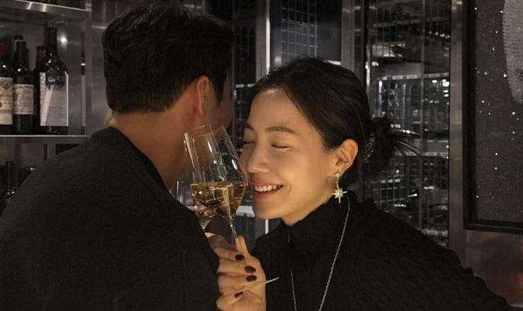 '사업가와 결혼' 류화영, 예비 신랑 투샷 공개 "서로의 전부"