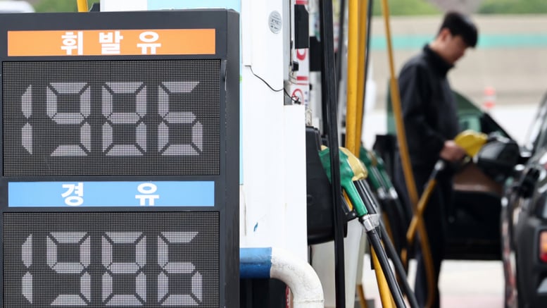 서울 평균 휘발윳값 2000원 코앞, 차량 통행은 제자리·지하철은 더 탔다