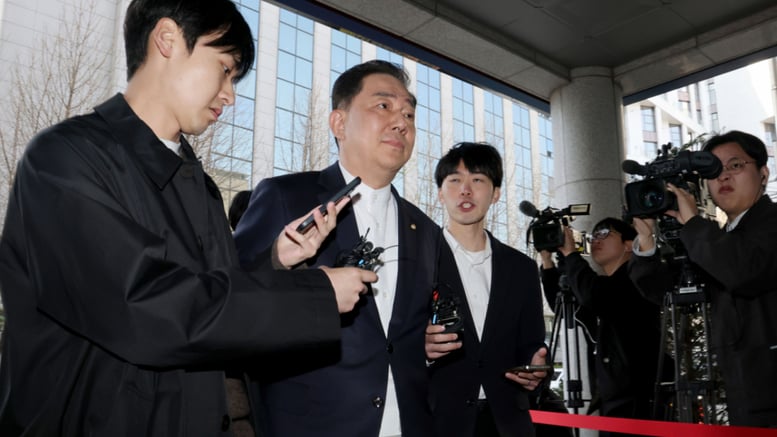 '13개 의혹' 김병기, 이틀만 경찰 재출석…오전엔 차남 출석