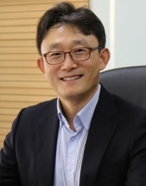 대통령도 찬성한 '소버린 OTT'…KT만 반대?