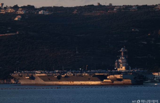 화장실 막히고 불나고…'굴욕' 미군 최신 항공모함 다시 전선으로