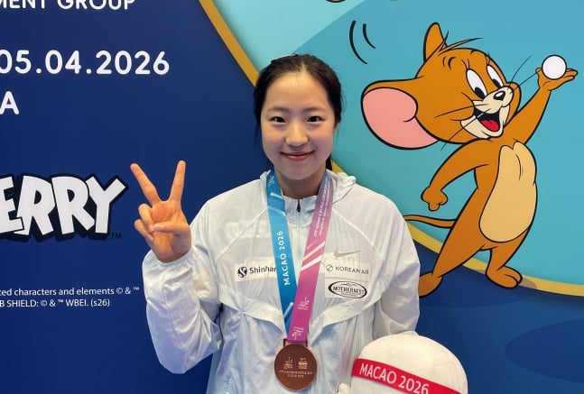 신유빈 정말 잘했다! '세계랭킹 3위'에 퍼펙트 게임→韓 최초 월드컵 메달 '새 역사'... "팬들 응원에 끝까지 힘낼 수 있었다"