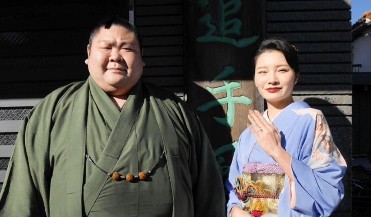 200㎏ '초거구' 깜짝 승무원과 결혼 발표→불과 3개월 만에... 안타까운 깜짝 오피셜 "몸 상태 심각, 현역 은퇴 확정"