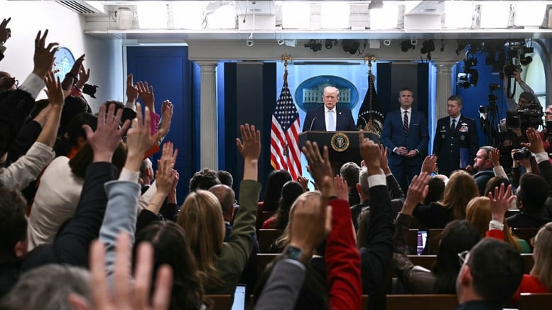 "부활절 기적" 트럼프, 현실판 '라이언일병구하기' 포장...반전 여론 뒤집힐까