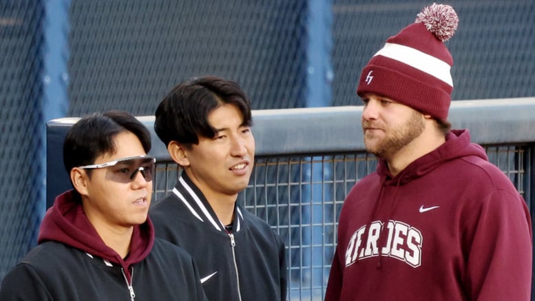 [포토] 안우진 환영하는 브룩스