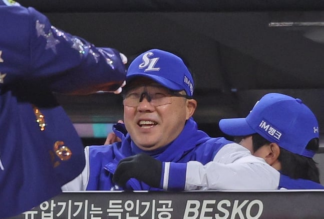 박진만 함박 웃음 "베테랑 집중력+불펜진 무실점 호투가 역전 완성→추운 날씨에 함께한 원정 팬 감사"