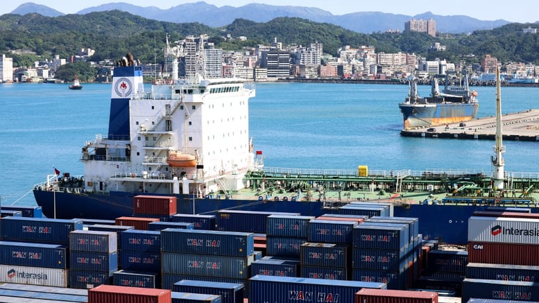 발 묶인 선박들, '통행료' 내고 호르무즈 통과?…트럼프 "큰돈 벌릴 것"