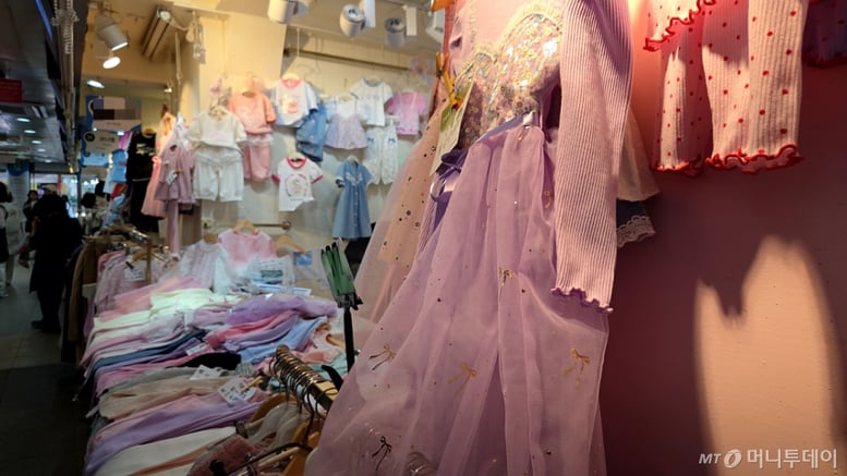 "하루새 원단값 20% 뛰기도"…폐점 내몰린 남대문 상인들