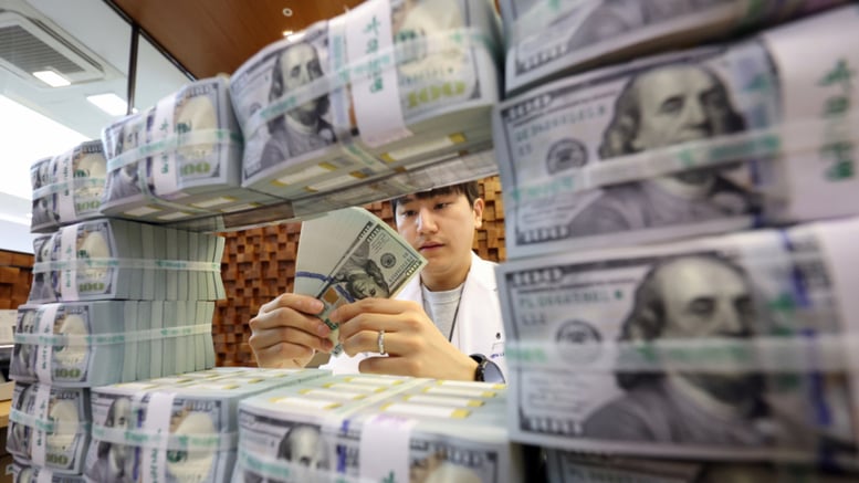 "K증시 탈출, 탈출" 무섭게 파는 외인...3월 365억불 순유출, 환율 급등