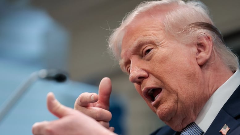 트럼프 "중동에 미군 전력 유지할 것…합의 이행 안 되면 공격"