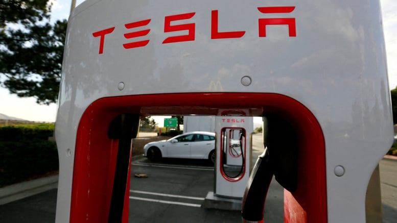 "테슬라, 모델 3보다 싼 SUV 개발 검토" 보도…주가 반응은 미미