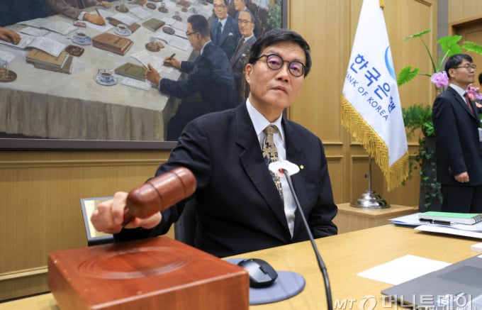 [속보]이창용 총재 "韓 고환율 고착화 전망 동의하지 않아"