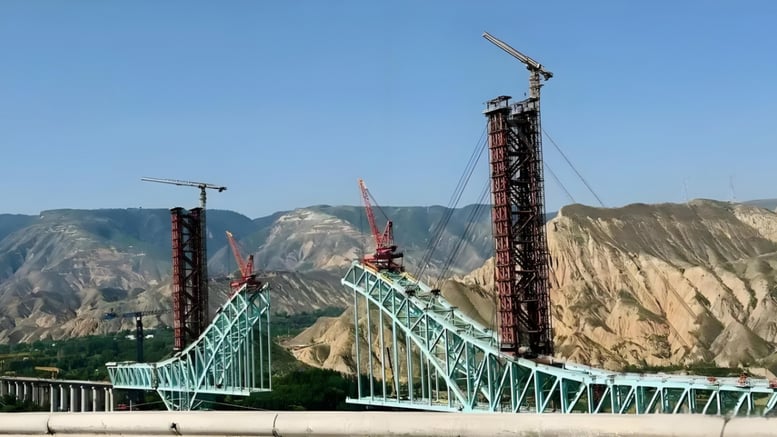 "원가 뻥튀기, 불량나사 썼다" 中철도 교량 10초만에 붕괴...13명 사망