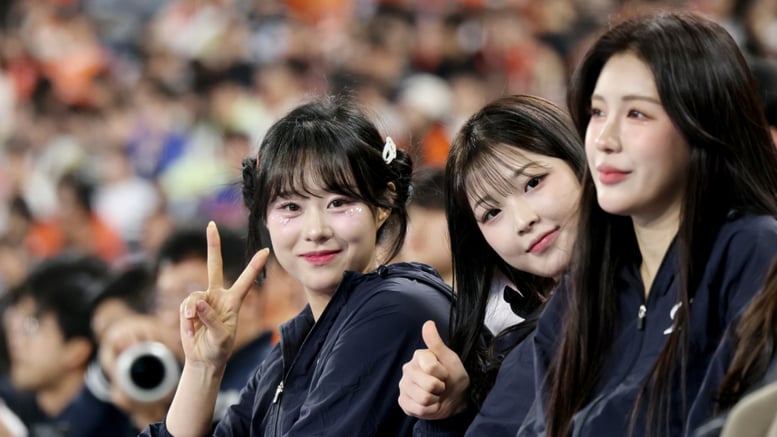 [포토] '야구는 끝날때까지 안끝난겨?' 김연정 치어리더