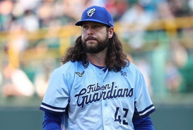 '충격!' KBO 호령했던 사직예수, 이제 대만서도 '쩔쩔'→ERA 6.92 부진 3G 만에 '2군행'