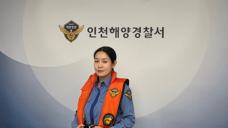 "사람 구하려 운동" 몸짱 40대 여경에 '우와'...기부 이끈 경찰관들