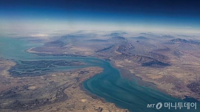 "호르무즈 일시 개방" 숨통 트인 유가…한달만에 배럴당 80달러대