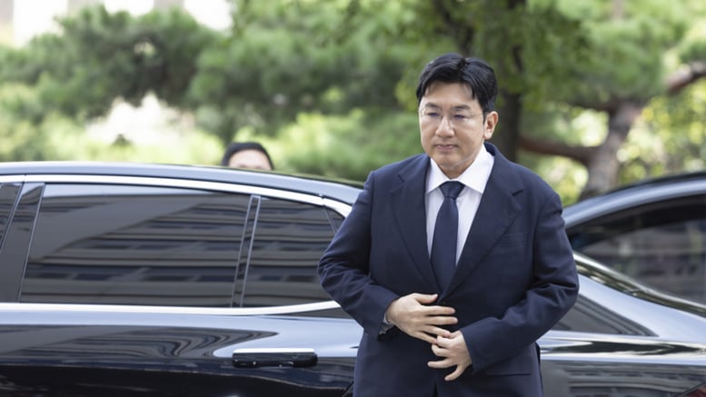 경찰, 수사 16개월만에 방시혁 구속영장 신청…'출국 협조' 사실상 거부