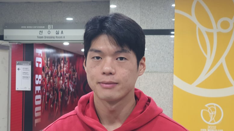 "뼈 안 부러졌는데 왜 쉬어요?" 들것 실려 갔던 최준, 서울 선두 지킨 '강철 갈비뼈'... "쉬는 것보다 뛰는 게 낫다" [상암 현장]