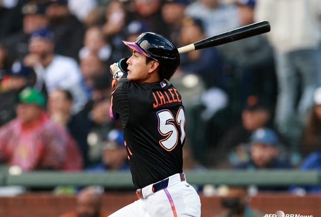 '1루→홈에서 아웃' 이정후 분노! "다저스 포수, LEE한테 욕했어" 현지 의혹 '활활'