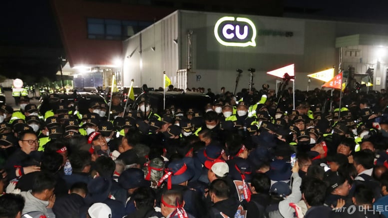 [단독]CU 점주협회, 본사·화물연대에 내용증명…"정상화·피해보상 요구"