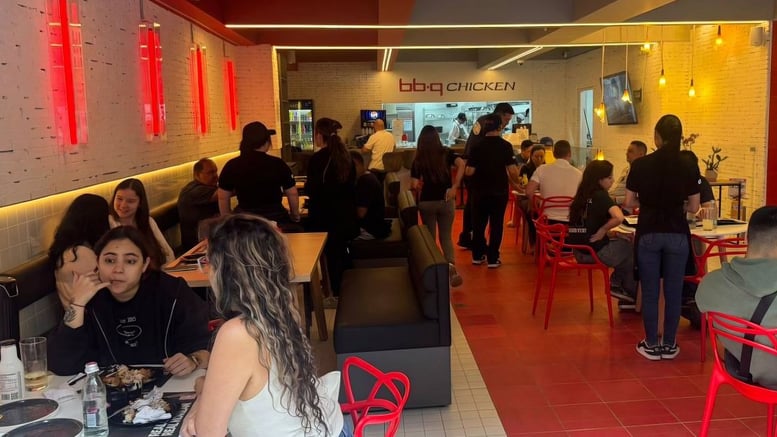 'K치킨' 글로벌 영토 넓힌다...윤홍근 BBQ 회장 "전세계 5만개 매장 목표"