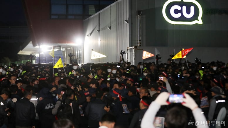 "CU 운송기사 중 화물연대 7%"...불법 파업에 본사·가맹점주 하루 수억원 손실